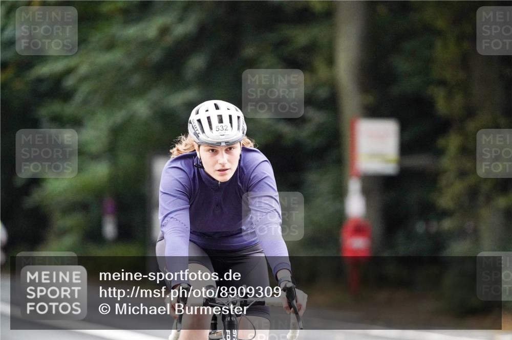 14.09.2025 - Stadtparktriathlon Michael Burmester http://msf.ph/oto/8909309 14.09.2025 10:03:16 Radfahren 532, 564, 597 meine-sportfotos.de