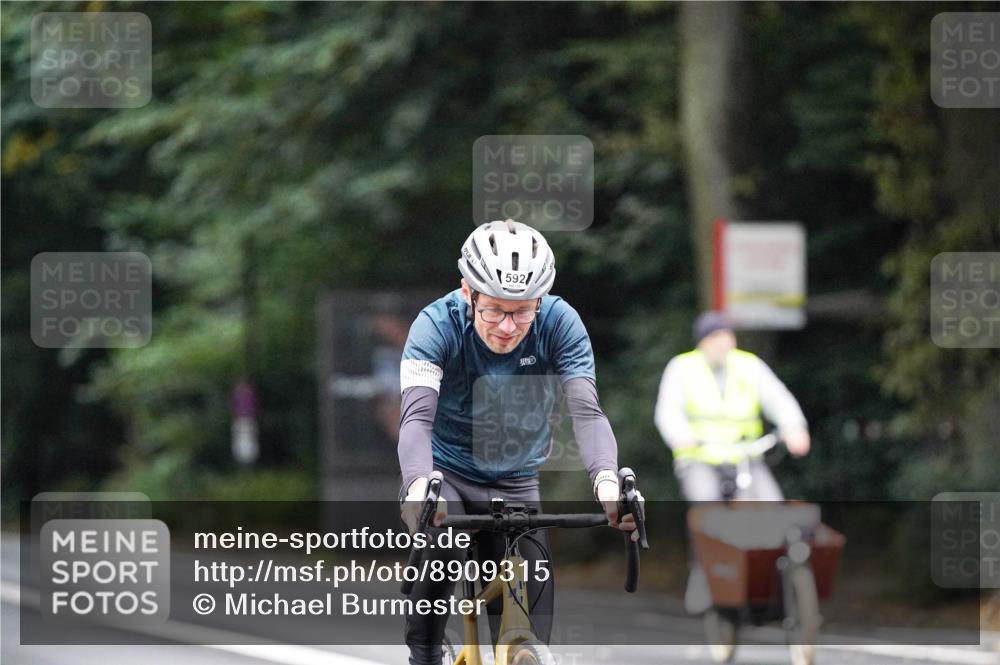 14.09.2025 - Stadtparktriathlon Michael Burmester http://msf.ph/oto/8909315 14.09.2025 10:03:27 Radfahren 589, 592, 597 meine-sportfotos.de