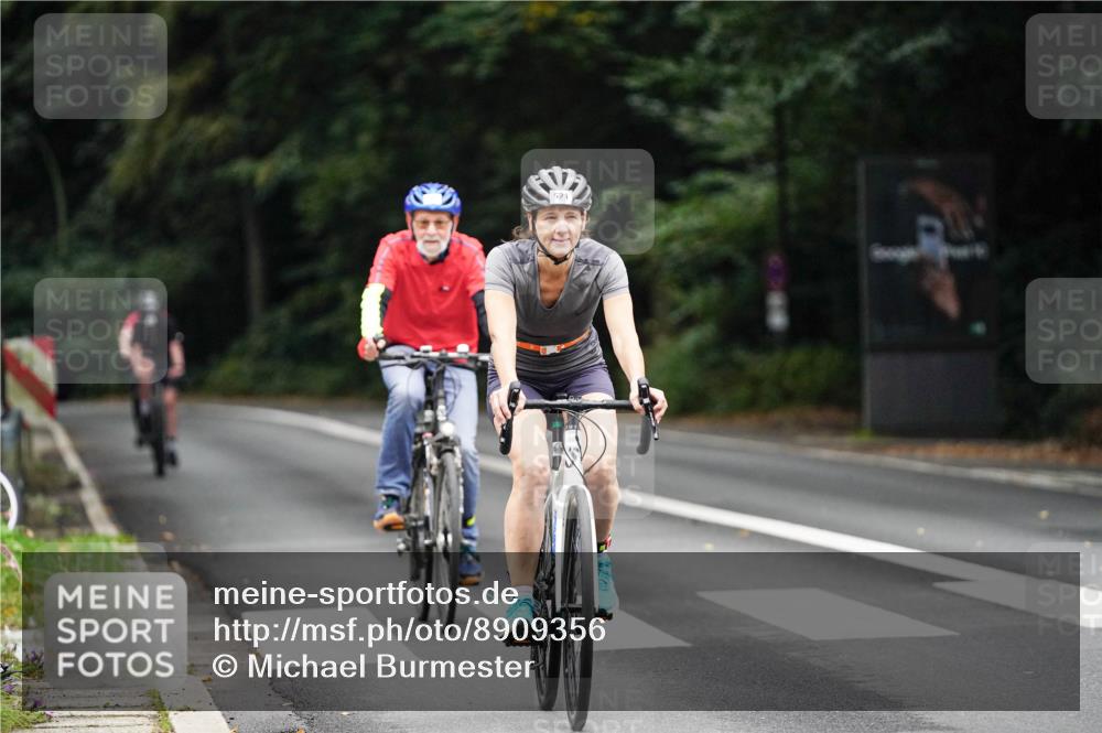 14.09.2025 - Stadtparktriathlon Michael Burmester http://msf.ph/oto/8909356 14.09.2025 10:04:50 Radfahren 521, 522, 531, 557, 566, 567, 574, 619 meine-sportfotos.de