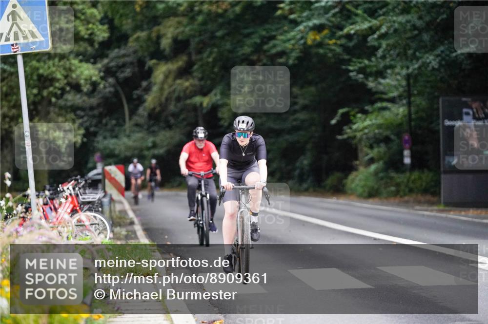 14.09.2025 - Stadtparktriathlon Michael Burmester http://msf.ph/oto/8909361 14.09.2025 10:04:56 Radfahren 521, 557, 567, 598 meine-sportfotos.de