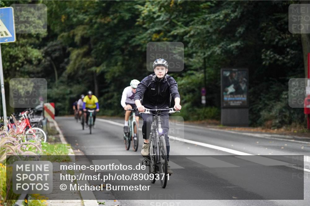 14.09.2025 - Stadtparktriathlon Michael Burmester http://msf.ph/oto/8909371 14.09.2025 10:05:16 Radfahren 549, 553, 562, 563, 586 meine-sportfotos.de