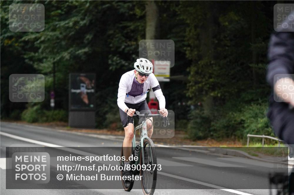 14.09.2025 - Stadtparktriathlon Michael Burmester http://msf.ph/oto/8909373 14.09.2025 10:05:18 Radfahren 549, 553, 562, 563, 586 meine-sportfotos.de