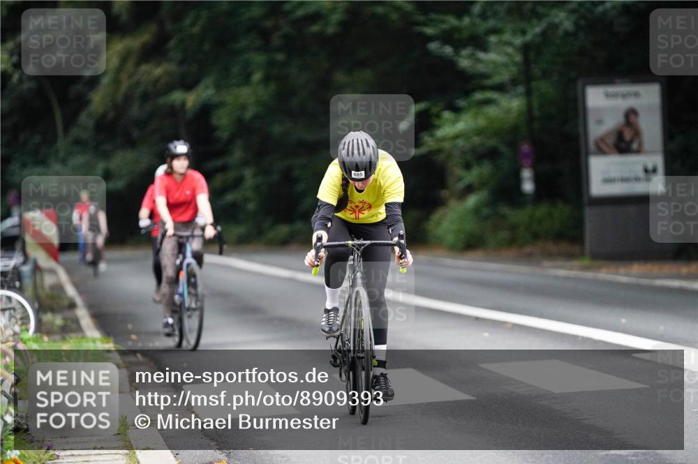 14.09.2025 - Stadtparktriathlon Michael Burmester http://msf.ph/oto/8909393 14.09.2025 10:06:03 Radfahren 605 meine-sportfotos.de