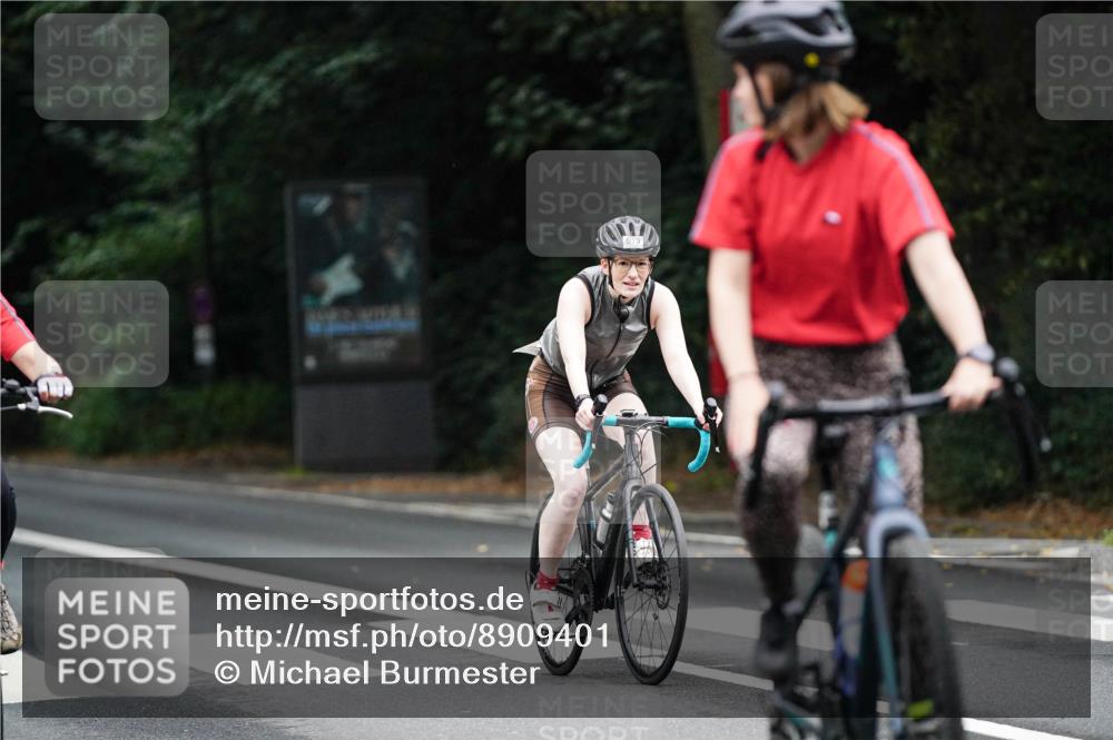 14.09.2025 - Stadtparktriathlon Michael Burmester http://msf.ph/oto/8909401 14.09.2025 10:06:12 Radfahren 519, 590, 600, 601 meine-sportfotos.de