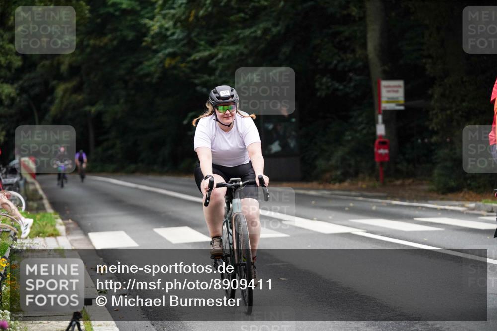 14.09.2025 - Stadtparktriathlon Michael Burmester http://msf.ph/oto/8909411 14.09.2025 10:06:40 Radfahren 535, 542 meine-sportfotos.de