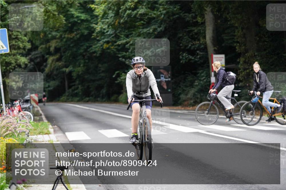 14.09.2025 - Stadtparktriathlon Michael Burmester http://msf.ph/oto/8909424 14.09.2025 10:07:14 Radfahren 513, 584, 604 meine-sportfotos.de
