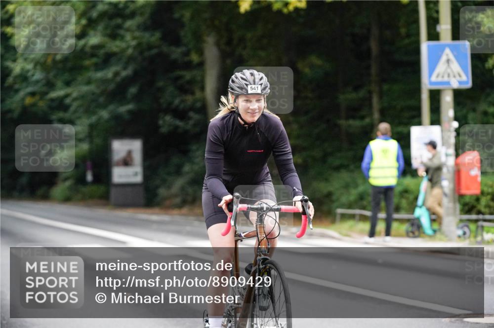 14.09.2025 - Stadtparktriathlon Michael Burmester http://msf.ph/oto/8909429 14.09.2025 10:07:25 Radfahren 524, 537, 541, 548 meine-sportfotos.de