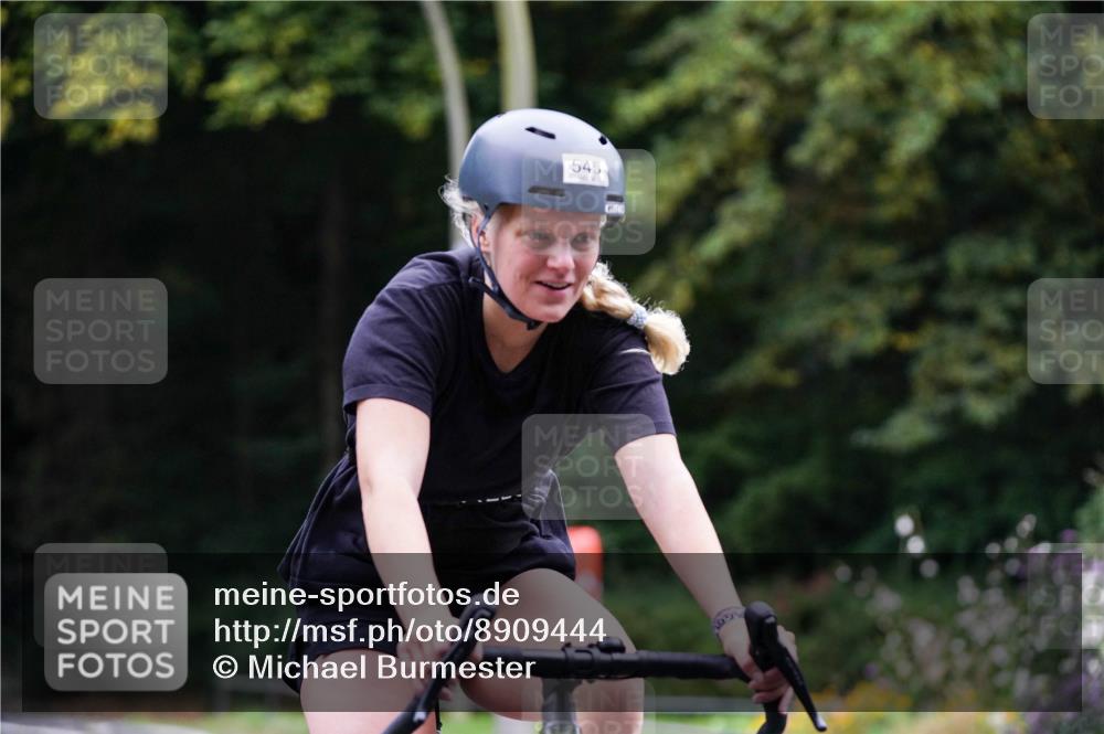 14.09.2025 - Stadtparktriathlon Michael Burmester http://msf.ph/oto/8909444 14.09.2025 10:07:35 Radfahren 524, 537, 545, 548 meine-sportfotos.de