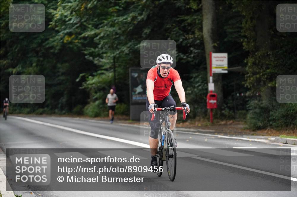 14.09.2025 - Stadtparktriathlon Michael Burmester http://msf.ph/oto/8909456 14.09.2025 10:08:03 Radfahren 556, 575, 580, 591 meine-sportfotos.de