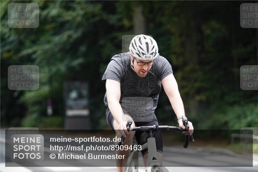 14.09.2025 - Stadtparktriathlon Michael Burmester http://msf.ph/oto/8909463 14.09.2025 10:08:25 Radfahren 618 meine-sportfotos.de