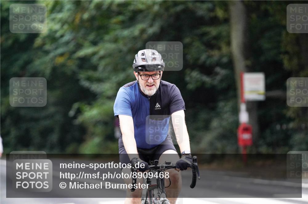 14.09.2025 - Stadtparktriathlon Michael Burmester http://msf.ph/oto/8909468 14.09.2025 10:08:45 Radfahren 550, 587, 593 meine-sportfotos.de