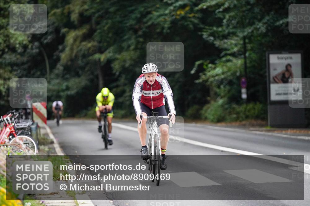 14.09.2025 - Stadtparktriathlon Michael Burmester http://msf.ph/oto/8909469 14.09.2025 10:08:47 Radfahren 550, 587, 593 meine-sportfotos.de