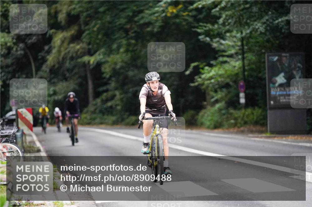 14.09.2025 - Stadtparktriathlon Michael Burmester http://msf.ph/oto/8909488 14.09.2025 10:09:12 Radfahren 518, 595, 597, 616 meine-sportfotos.de