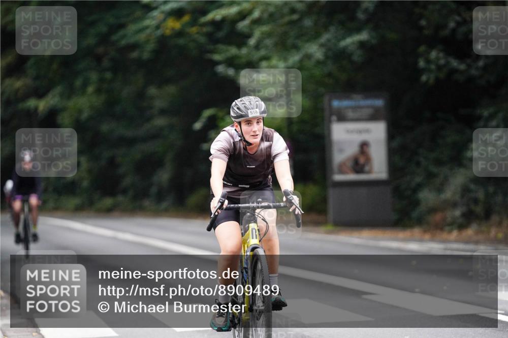 14.09.2025 - Stadtparktriathlon Michael Burmester http://msf.ph/oto/8909489 14.09.2025 10:09:14 Radfahren 518, 595, 597, 616 meine-sportfotos.de