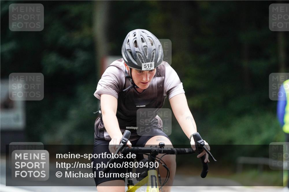14.09.2025 - Stadtparktriathlon Michael Burmester http://msf.ph/oto/8909490 14.09.2025 10:09:15 Radfahren 518, 595, 597, 616 meine-sportfotos.de