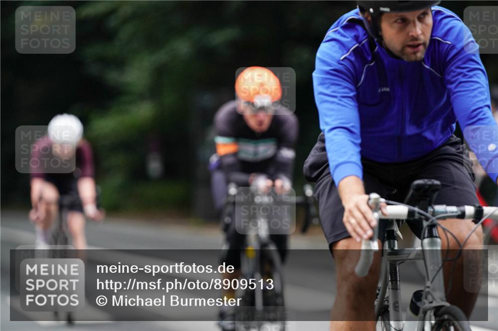 14.09.2025 - Stadtparktriathlon Michael Burmester http://msf.ph/oto/8909513 14.09.2025 10:09:39 Radfahren 512, 525, 551, 583, 599, 660 meine-sportfotos.de