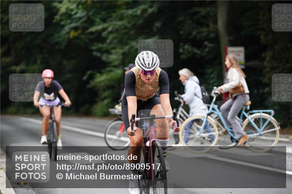 14.09.2025 - Stadtparktriathlon Michael Burmester http://msf.ph/oto/8909517 14.09.2025 10:09:40 Radfahren 512, 525, 551, 583, 599, 660 meine-sportfotos.de