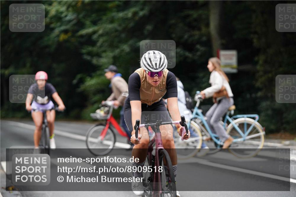 14.09.2025 - Stadtparktriathlon Michael Burmester http://msf.ph/oto/8909518 14.09.2025 10:09:41 Radfahren 512, 525, 551, 583, 660 meine-sportfotos.de