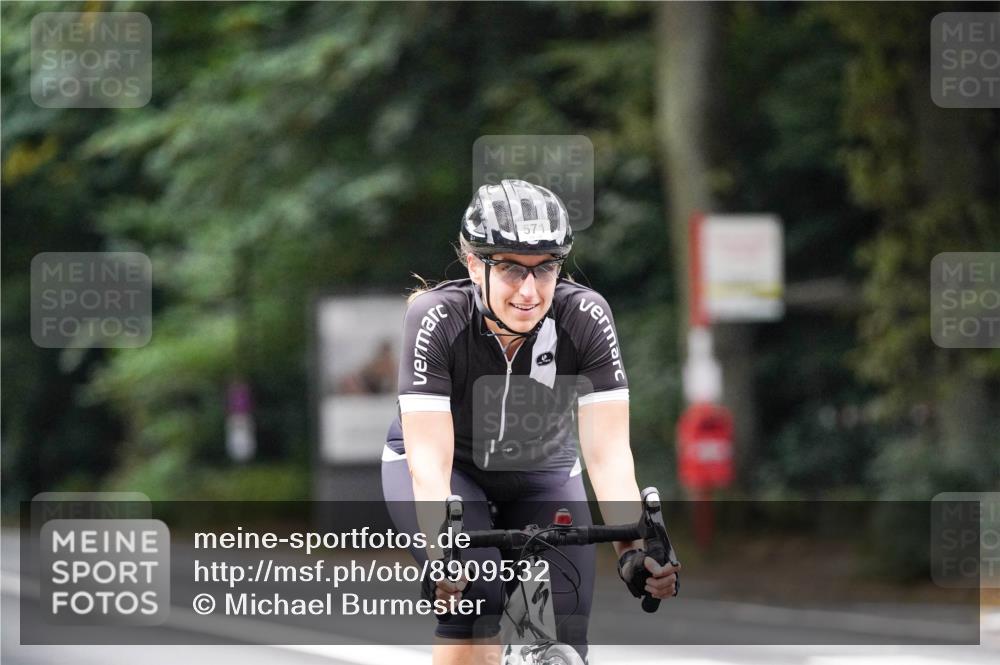 14.09.2025 - Stadtparktriathlon Michael Burmester http://msf.ph/oto/8909532 14.09.2025 10:10:13 Radfahren 544, 571 meine-sportfotos.de