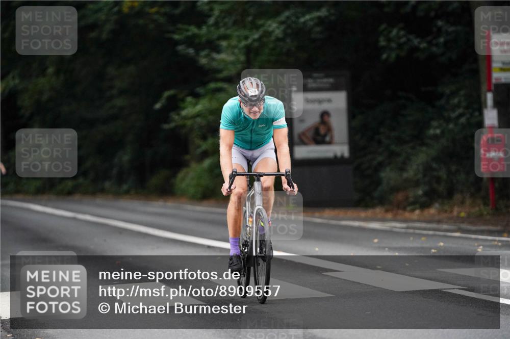 14.09.2025 - Stadtparktriathlon Michael Burmester http://msf.ph/oto/8909557 14.09.2025 10:11:05 Radfahren 530, 574 meine-sportfotos.de