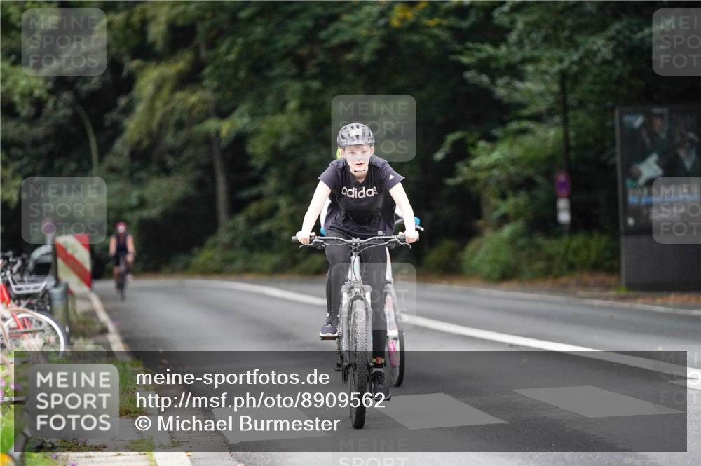 14.09.2025 - Stadtparktriathlon Michael Burmester http://msf.ph/oto/8909562 14.09.2025 10:11:17 Radfahren 528, 533, 568 meine-sportfotos.de