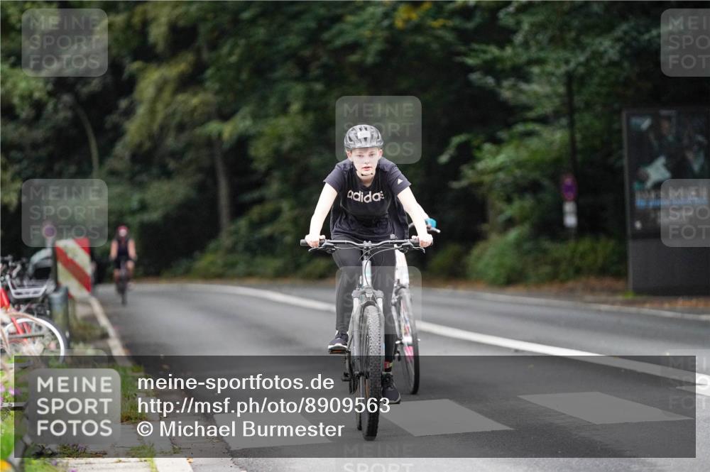 14.09.2025 - Stadtparktriathlon Michael Burmester http://msf.ph/oto/8909563 14.09.2025 10:11:17 Radfahren 528, 533, 568 meine-sportfotos.de