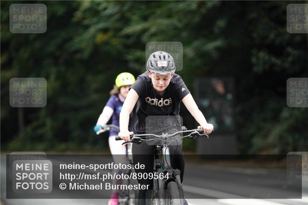 14.09.2025 - Stadtparktriathlon Michael Burmester http://msf.ph/oto/8909564 14.09.2025 10:11:19 Radfahren 528, 533, 568 meine-sportfotos.de
