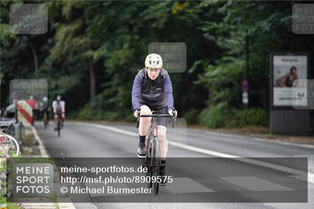 14.09.2025 - Stadtparktriathlon Michael Burmester http://msf.ph/oto/8909575 14.09.2025 10:11:38 Radfahren 532, 534, 565 meine-sportfotos.de