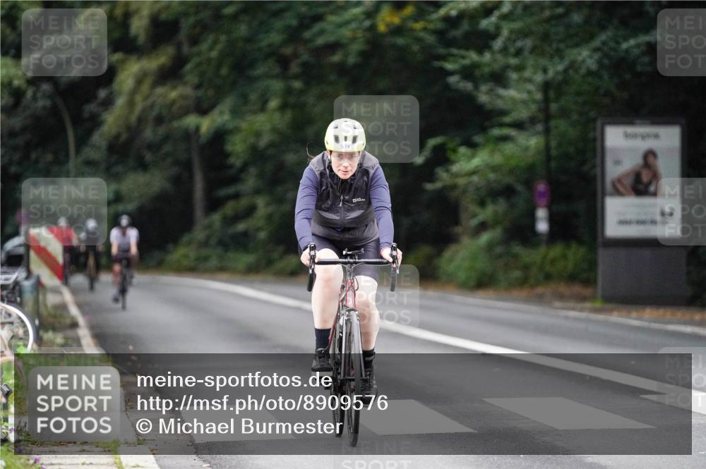 14.09.2025 - Stadtparktriathlon Michael Burmester http://msf.ph/oto/8909576 14.09.2025 10:11:38 Radfahren 532, 534, 565 meine-sportfotos.de