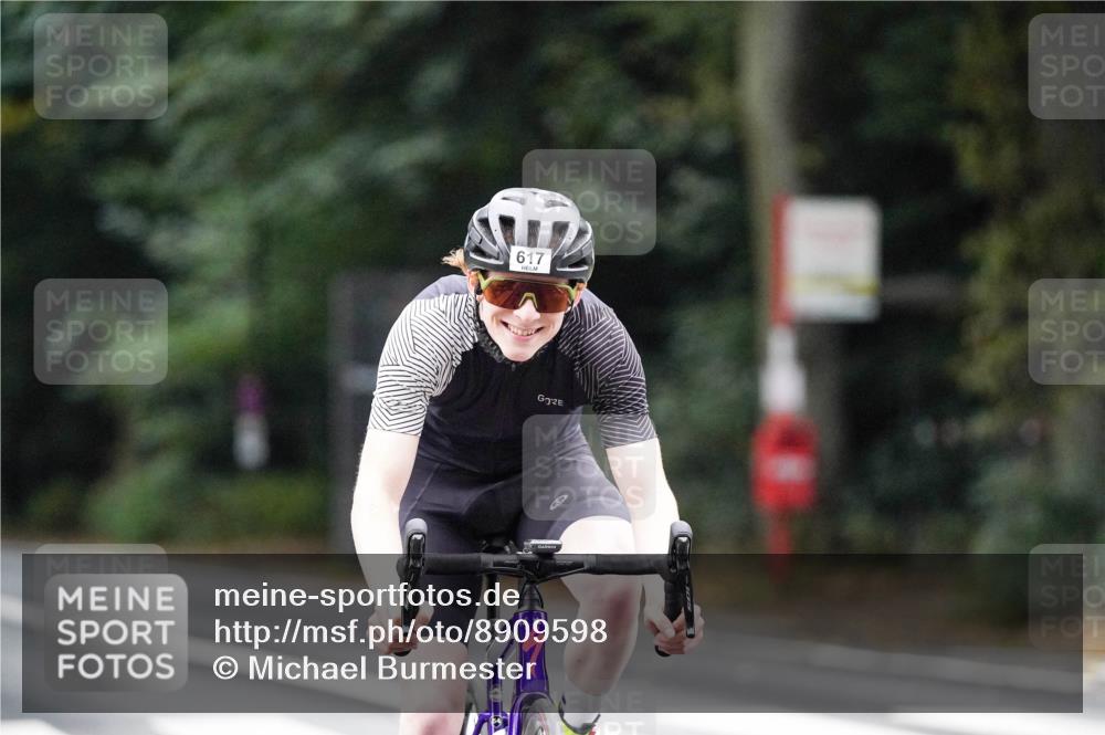 14.09.2025 - Stadtparktriathlon Michael Burmester http://msf.ph/oto/8909598 14.09.2025 10:12:18 Radfahren 617 meine-sportfotos.de