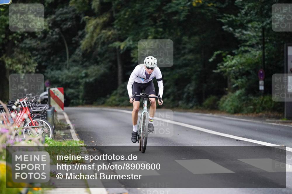 14.09.2025 - Stadtparktriathlon Michael Burmester http://msf.ph/oto/8909600 14.09.2025 10:12:31 Radfahren 563 meine-sportfotos.de