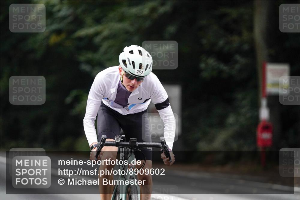 14.09.2025 - Stadtparktriathlon Michael Burmester http://msf.ph/oto/8909602 14.09.2025 10:12:32 Radfahren 563 meine-sportfotos.de