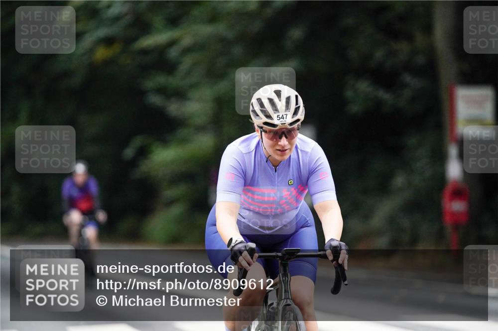 14.09.2025 - Stadtparktriathlon Michael Burmester http://msf.ph/oto/8909612 14.09.2025 10:12:58 Radfahren 547, 566 meine-sportfotos.de