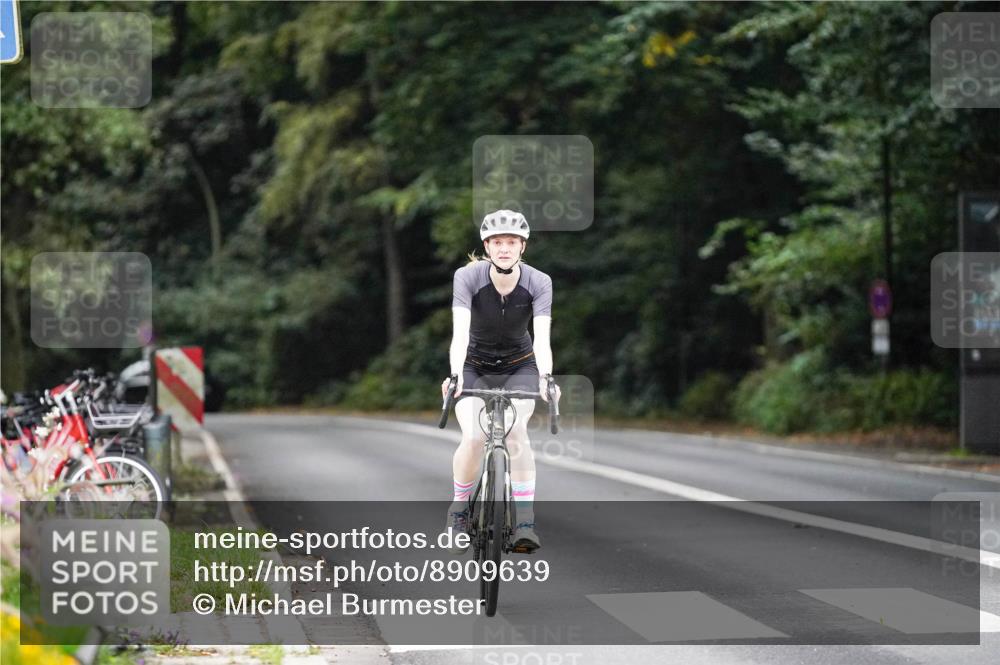 14.09.2025 - Stadtparktriathlon Michael Burmester http://msf.ph/oto/8909639 14.09.2025 10:13:33 Radfahren 521, 526, 527, 546 meine-sportfotos.de