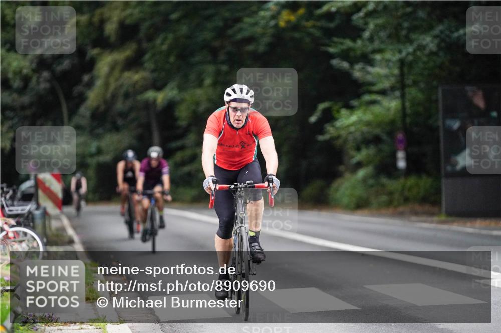 14.09.2025 - Stadtparktriathlon Michael Burmester http://msf.ph/oto/8909690 14.09.2025 10:15:29 Radfahren 556, 591, 706 meine-sportfotos.de