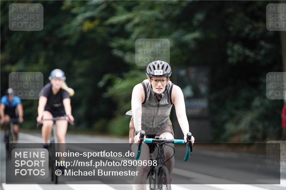 14.09.2025 - Stadtparktriathlon Michael Burmester http://msf.ph/oto/8909698 14.09.2025 10:15:41 Radfahren 519, 545, 608 meine-sportfotos.de