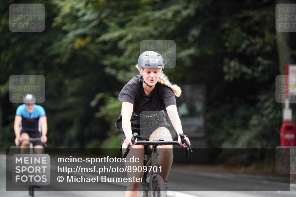 14.09.2025 - Stadtparktriathlon Michael Burmester http://msf.ph/oto/8909701 14.09.2025 10:15:42 Radfahren 519, 545, 608 meine-sportfotos.de