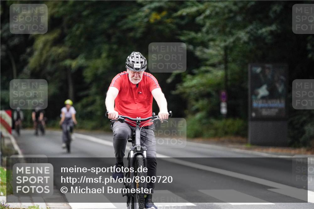 14.09.2025 - Stadtparktriathlon Michael Burmester http://msf.ph/oto/8909720 14.09.2025 10:16:19 Radfahren 542, 580, 587, 598, 642 meine-sportfotos.de