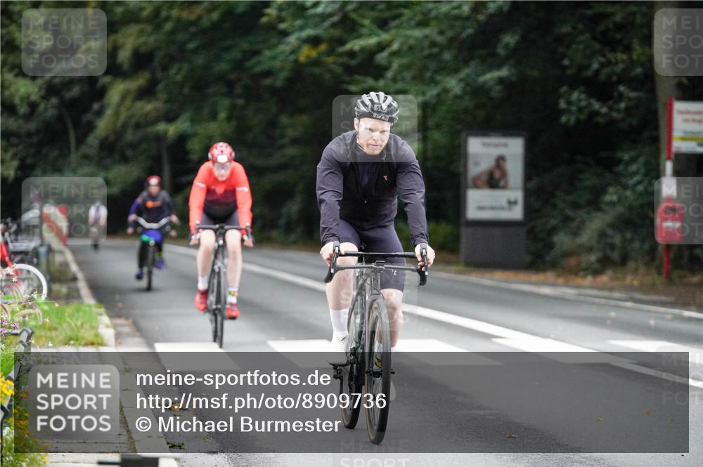 14.09.2025 - Stadtparktriathlon Michael Burmester http://msf.ph/oto/8909736 14.09.2025 10:16:41 Radfahren 550, 585, 588, 614, 615, 629 meine-sportfotos.de