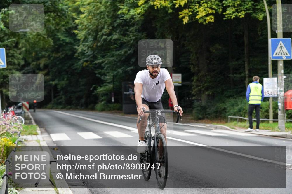 14.09.2025 - Stadtparktriathlon Michael Burmester http://msf.ph/oto/8909747 14.09.2025 10:16:56 Radfahren 535, 576, 594 meine-sportfotos.de