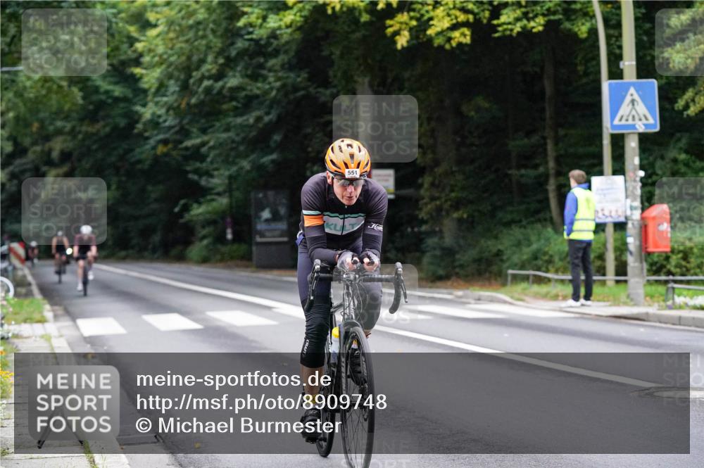 14.09.2025 - Stadtparktriathlon Michael Burmester http://msf.ph/oto/8909748 14.09.2025 10:17:06 Radfahren 525, 551, 630 meine-sportfotos.de