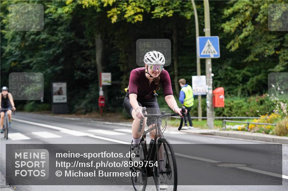 14.09.2025 - Stadtparktriathlon Michael Burmester http://msf.ph/oto/8909754 14.09.2025 10:17:10 Radfahren 525, 551, 630, 660 meine-sportfotos.de