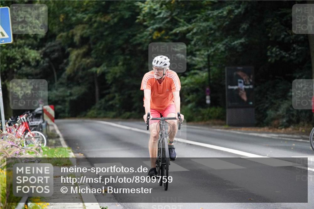 14.09.2025 - Stadtparktriathlon Michael Burmester http://msf.ph/oto/8909759 14.09.2025 10:17:25 Radfahren 616 meine-sportfotos.de
