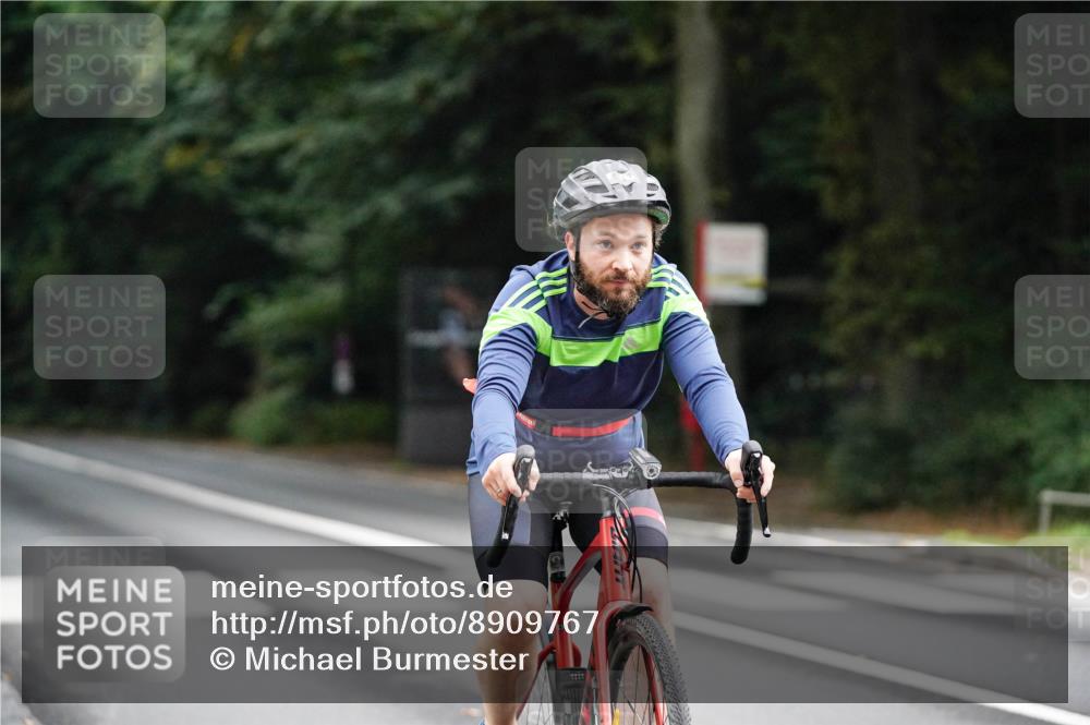 14.09.2025 - Stadtparktriathlon Michael Burmester http://msf.ph/oto/8909767 14.09.2025 10:19:17 Radfahren 530, 581, 665 meine-sportfotos.de