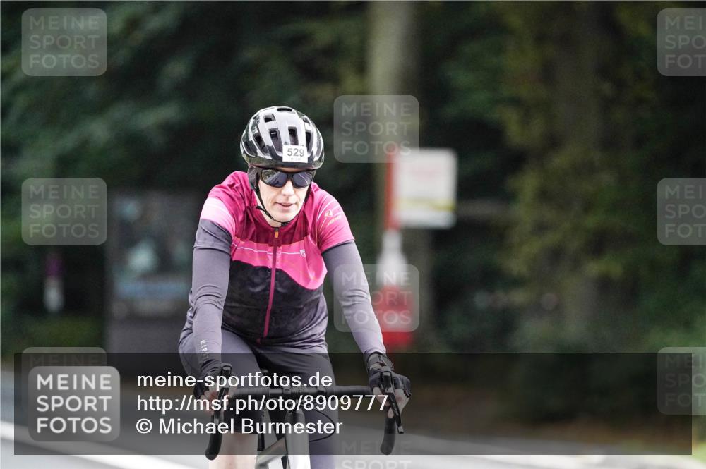 14.09.2025 - Stadtparktriathlon Michael Burmester http://msf.ph/oto/8909777 14.09.2025 10:19:39 Radfahren 529, 641 meine-sportfotos.de