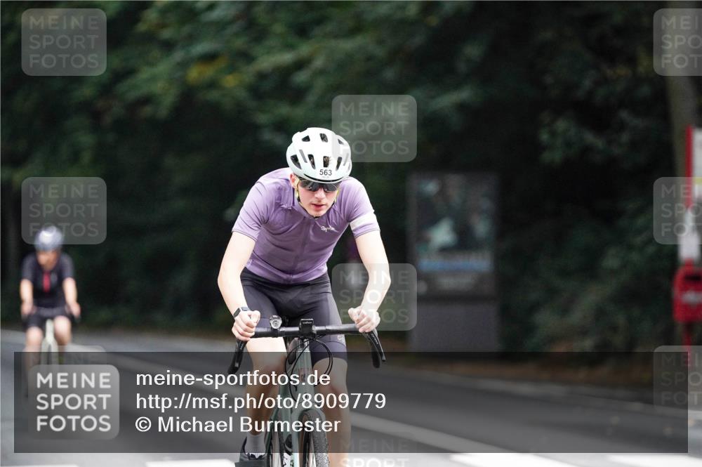 14.09.2025 - Stadtparktriathlon Michael Burmester http://msf.ph/oto/8909779 14.09.2025 10:19:50 Radfahren 563, 633 meine-sportfotos.de