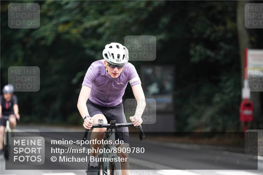 14.09.2025 - Stadtparktriathlon Michael Burmester http://msf.ph/oto/8909780 14.09.2025 10:19:50 Radfahren 563, 633 meine-sportfotos.de