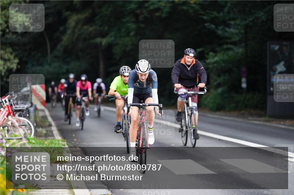 14.09.2025 - Stadtparktriathlon Michael Burmester http://msf.ph/oto/8909787 14.09.2025 10:20:06 Radfahren 539, 592, 611, 632, 661, 677, 687 meine-sportfotos.de