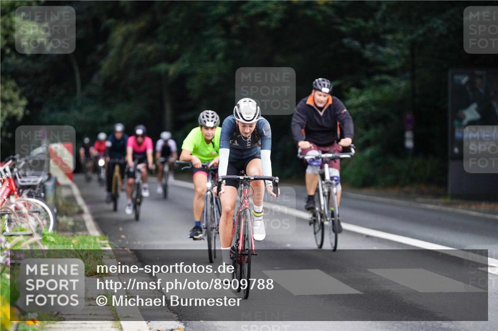 14.09.2025 - Stadtparktriathlon Michael Burmester http://msf.ph/oto/8909788 14.09.2025 10:20:06 Radfahren 539, 592, 611, 632, 661, 677, 687 meine-sportfotos.de