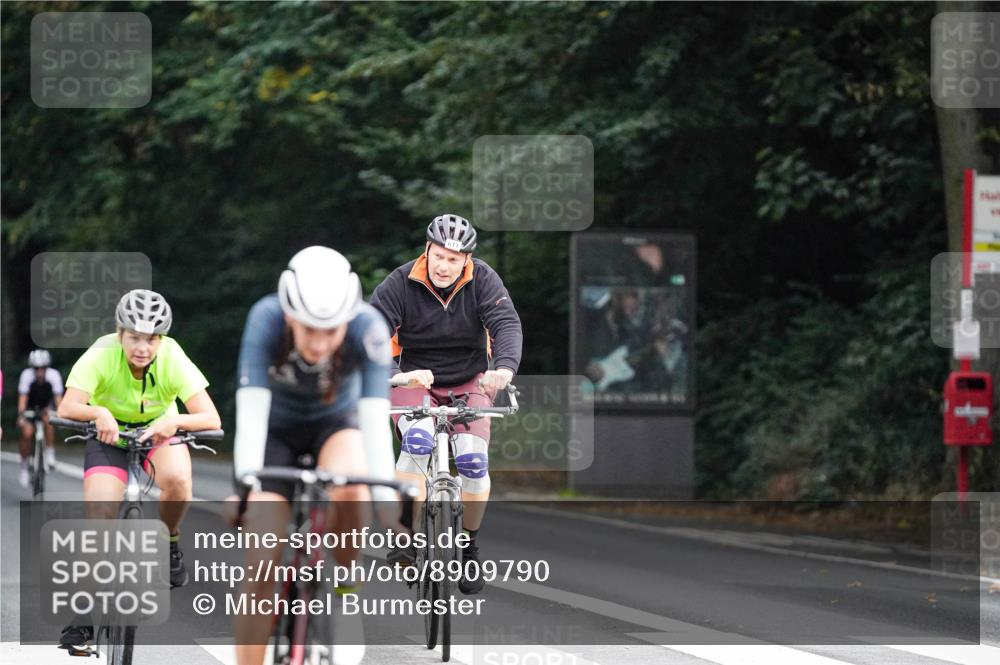 14.09.2025 - Stadtparktriathlon Michael Burmester http://msf.ph/oto/8909790 14.09.2025 10:20:07 Radfahren 539, 592, 611, 632, 661, 677, 687 meine-sportfotos.de
